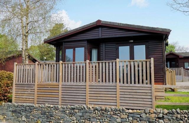 HILL LODGE, pet friendly, character holiday cottage in Windermere