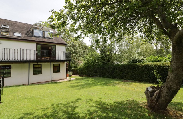 HILLCROFT, family friendly, with a garden in Kenilworth