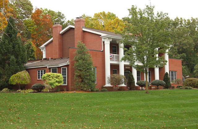 Hillsdale County, Michigan: weddings, groups, Hillsdale College, Trine Univ.