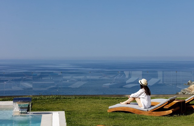 Hillside luxury villa overlooking & walking distance to Ligaria beach