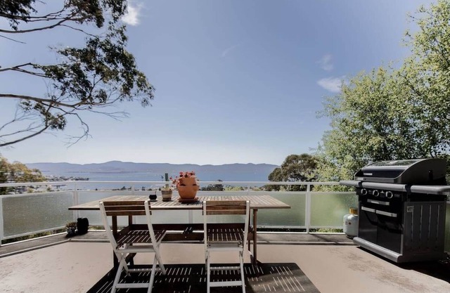 Hillside Retreat in Hobart