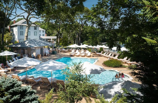 Hillside Room at The Pridwin - Watersports Hub & Elegant Dining - Shelter Island