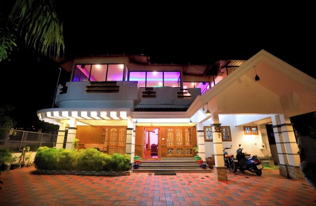Hillsidecreek Homestay - Luxury 4 Bedroom Villa in Munnar, Kerala