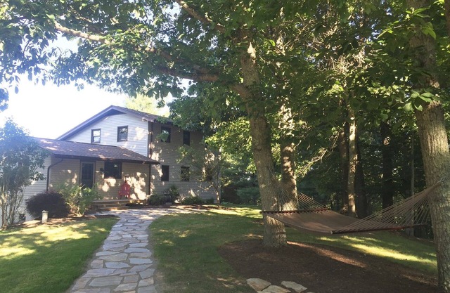 Hilltop House On 15 Acres Just 15 Minutes From Virginia Tech and Radford!