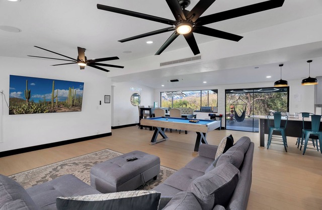 Hilltop:Mt Views!Movie Theater+NFL TICKET Arcade+Hot tub+Sauna+Golf+Yoga+Beauty
