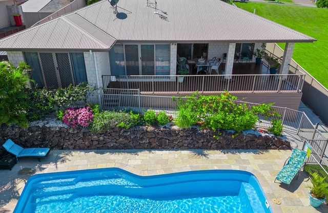 Hinterland Home, Sleeps 10 with Pets and a private Saltwater Pool