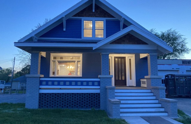 Historic 1919 Craftsman Home on Washington Street!