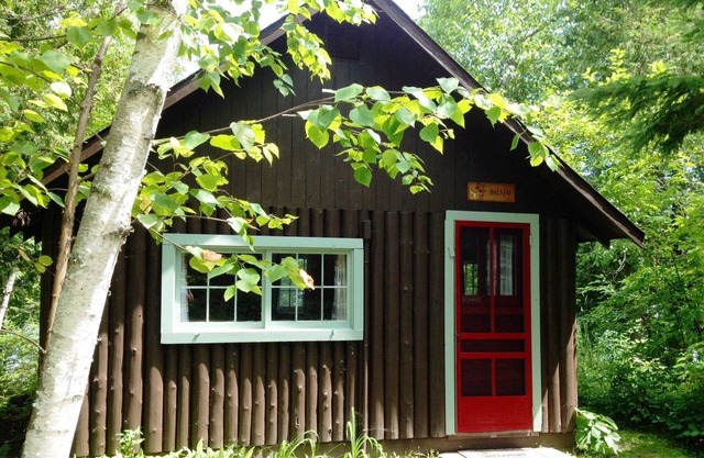-> Historic 1930's Cabin Steps to the LAKE! ~ FREE Resort Amenities Included!