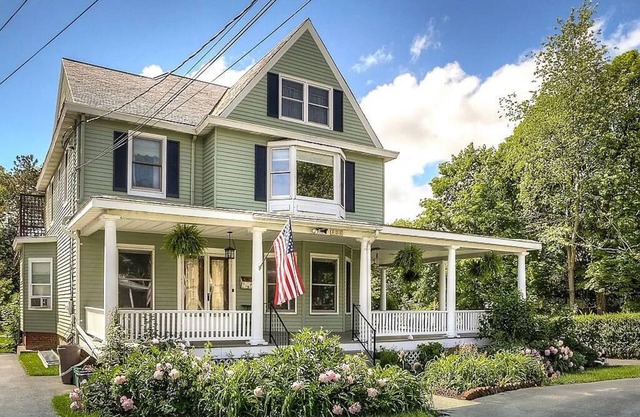 Historic 3-Bedroom 2-Full Baths Victorian Home Fully Furnished in Prime Location