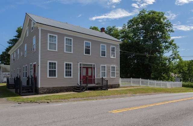 Historic 5-BD 3-BA House In Fly Creek, 10 Mins to Dreams Park
