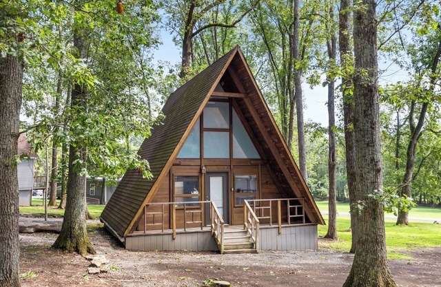 Historic A-Frame Redwood Chalet on 180 Acre Farm, Sleeps 4, near Nashville