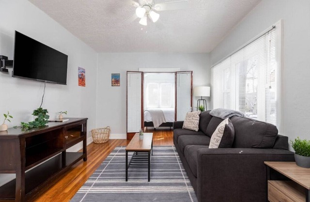 Historic Avenues Downtown Loft