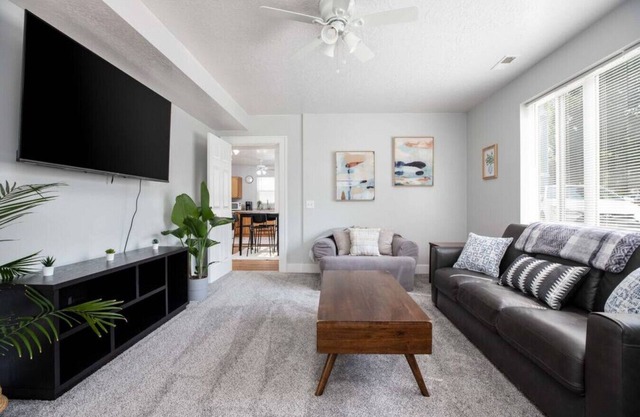 Historic Avenues Two Bedroom Suite!
