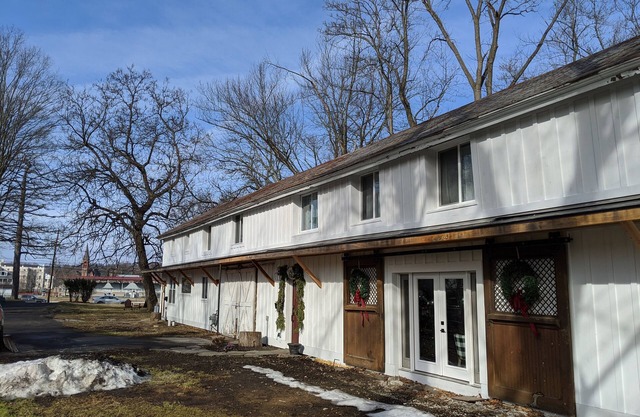 Historic Barn 2 Bedroom Apartment - 4 Minutes from Legoland NY/Racetrack View
