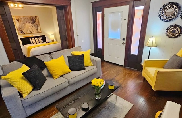 Historic & Chic apartment by Arena, University, Hospital - Dog Friendly