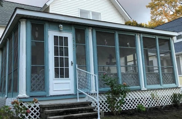 Historic cottage by Holland State Park and Lake Michigan