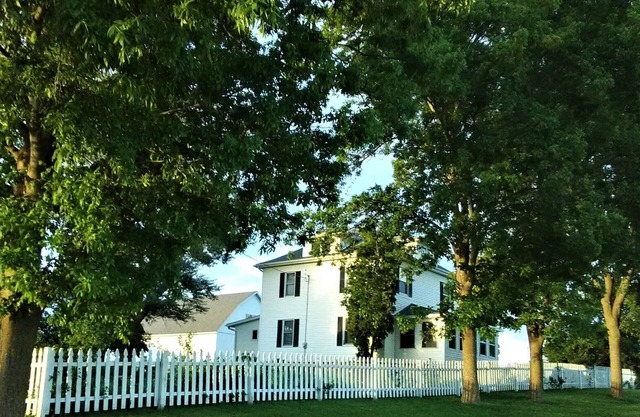 Historic Country Farmhouse for ANY Season!