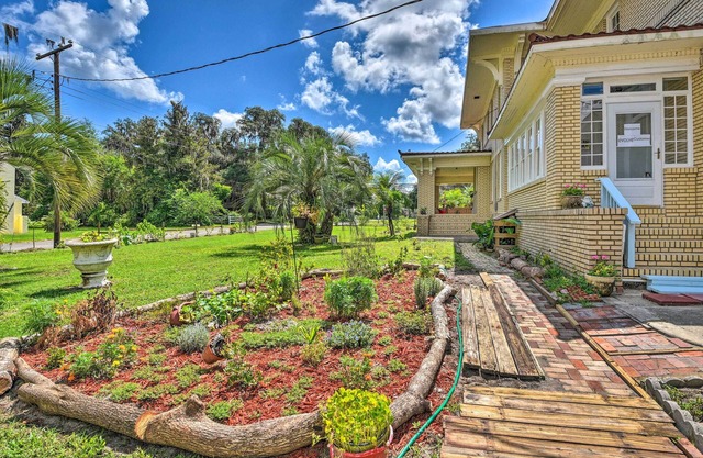 Historic Crescent City Studio - Lakefront w/Dock!