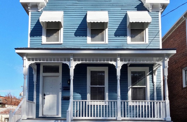 Historic District 2 Bedroom Gem