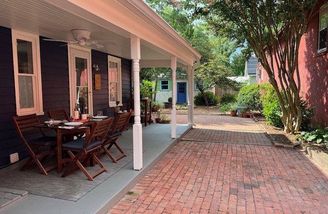 Historic Downtown Garden Oasis with Private Patio
