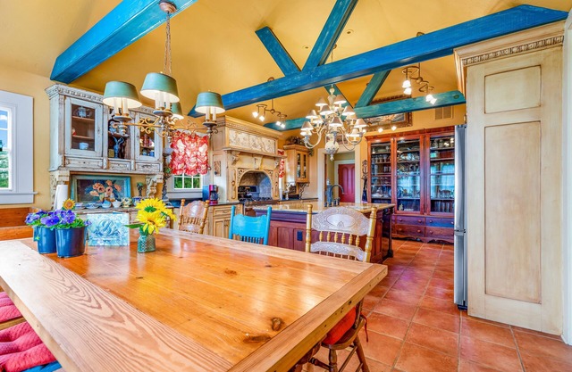 Historic fairytale home & studio with gourmet kitchen, washer/dryer, & AC