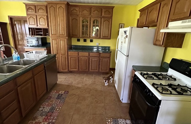 Historic Farmhouse located in the heart of Burr Oak State Park