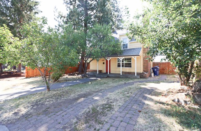 Historic Farmhouse on Bends Westside