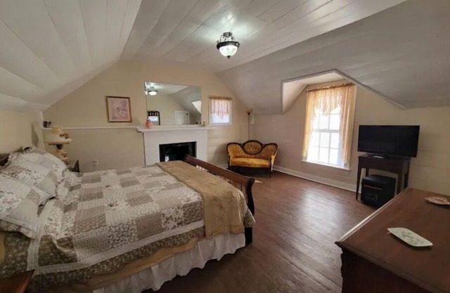 Historic Home Victorian Entire Second Level