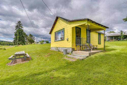 Historic Honesdale Cabin on Farm and Animal Rescue!