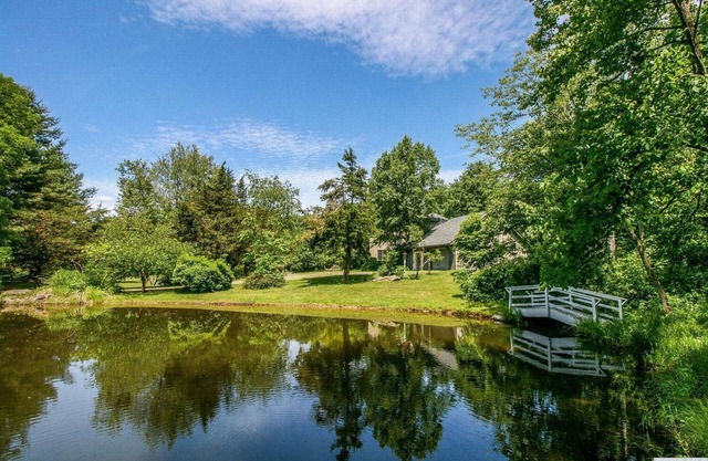 Historic Hudson Valley Barn Complex with Relaxing Grounds