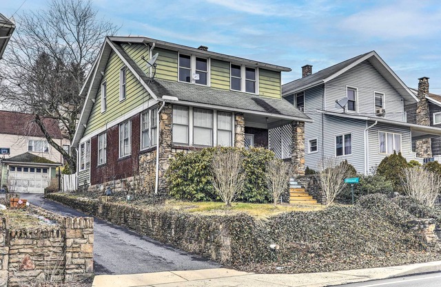 Historic Johnstown Vacation Rental w/ Sunroom