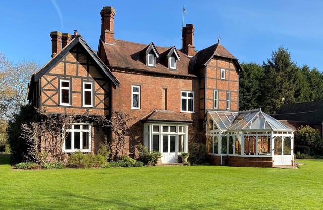 Historic large house set within beautiful gardens