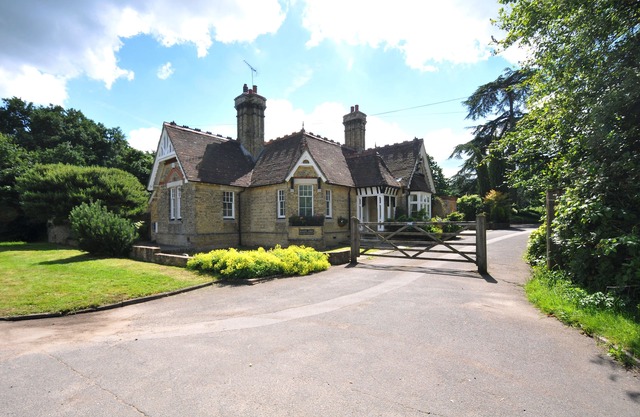 Historic Lodge near to English Heritage attractions, 50 mins from London
