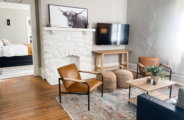 Historic Midtown Charmer With Tons Of Natural Light, Walk To Everything!
