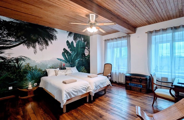 Historic modern house with flexible capacity