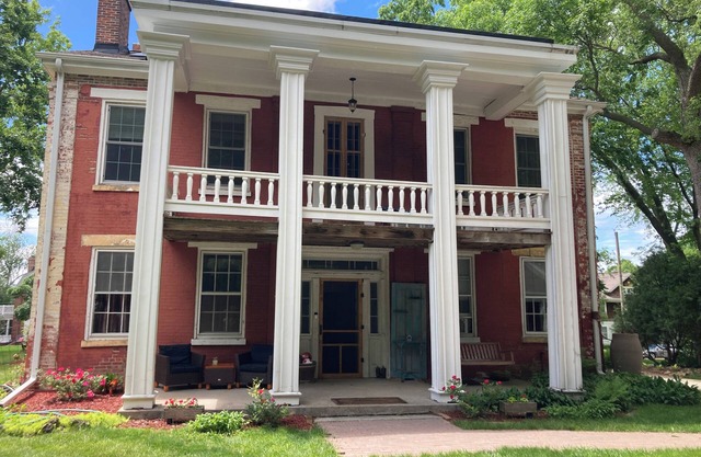 Historic, quiet, elegant, mix of modern & original