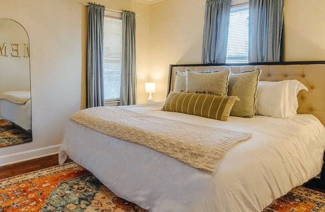 Historic Revival King Bed Liberty Bowl Memphis 893