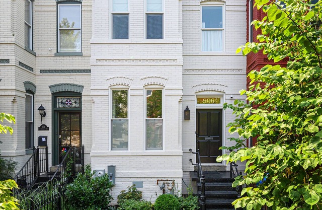 Historic Row House, 2 Blocks to Convention Center & Metro