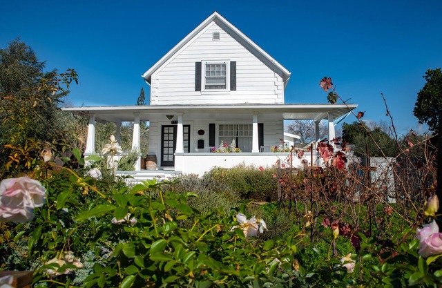 Historic Saint Helena farm house one block from Main Street