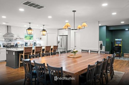 Historic Simmons Estate sleeps 20