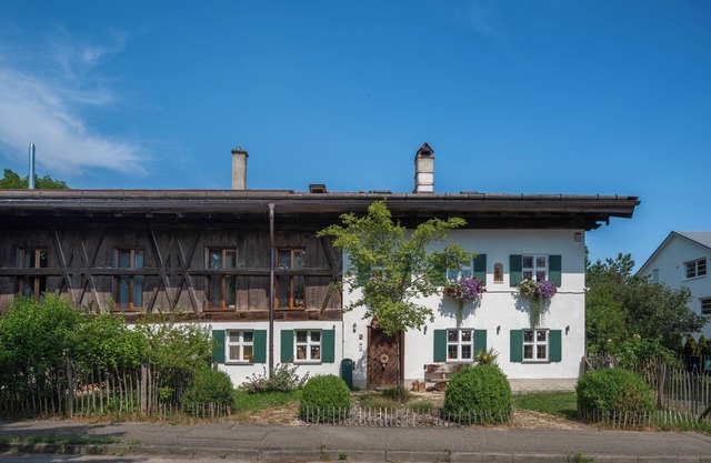 Historic Stohrerhof estate on Lake Ammersee with 1,000 m² garden for up to 11 people