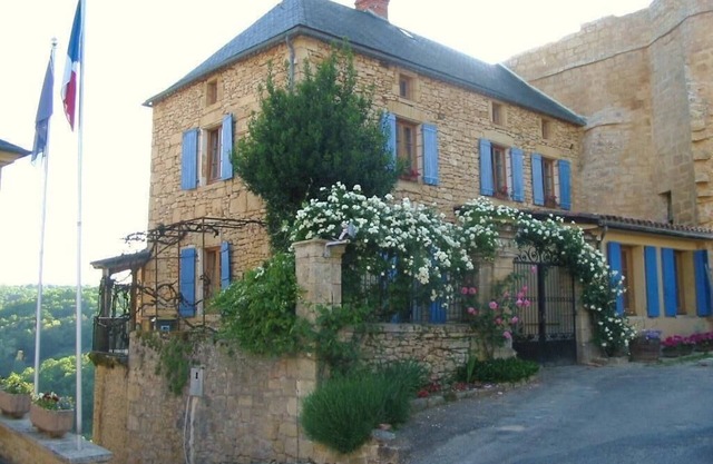 Historic stone house sharing ramparts of 11th century castle in Dordogne Val
