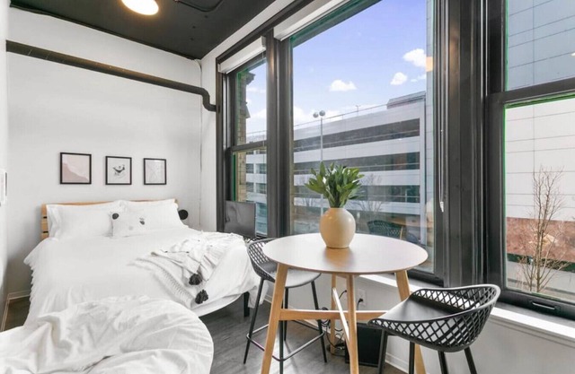 Historic Studio w/Lux Mattress Walk 2 Everything!