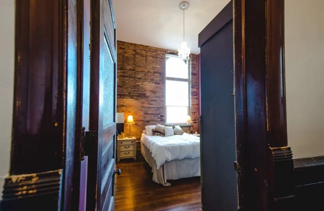 Historic Suite Overlooking Downtown. Located above a Museum! Claw foot tub. n