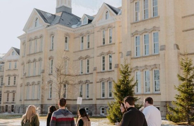 Historic Top-Floor Condo in Downtown Traverse City – Walk to Beaches & Dining