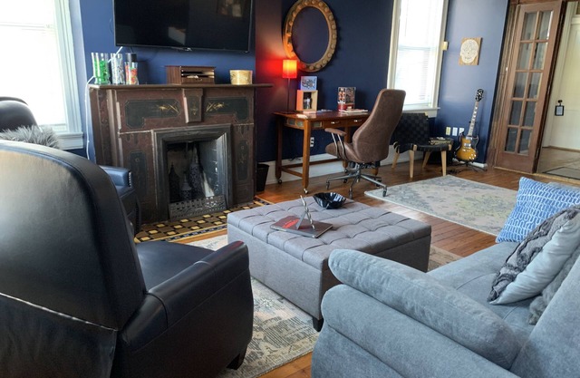 Historic Tres House , “Tres” for 3 floors of Charm!