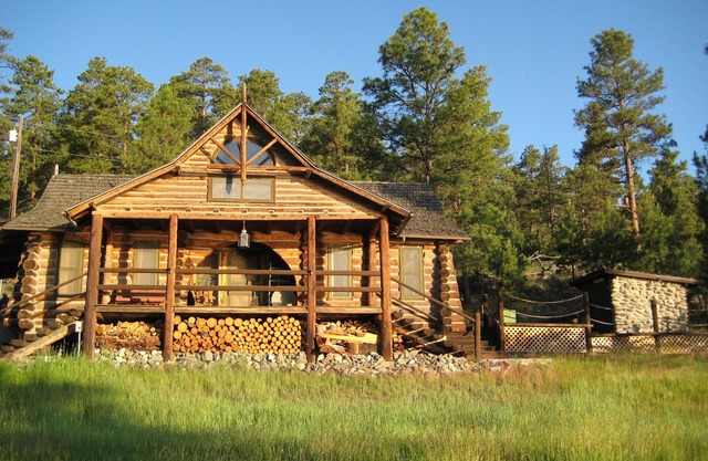 Historic Unique 1890's Log Cabin At Canyon Ferry Lake, pet friendly