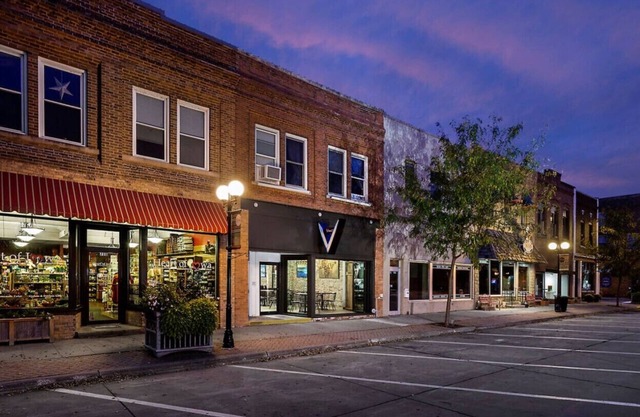 Historic Valley Junction Loft