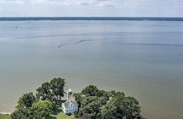 Historic Waterfront Escape Dock, Deck, Fire Pit, Views, Peace & Kayaks