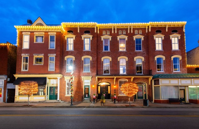 Historic Woodford Buffalo Trace Distil - Sleeps 24